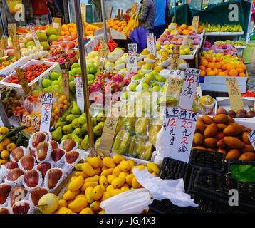 Hong Kong - Mar 29, 2017. Marché de Fruits au quartier de Kowloon à Hong Kong. En 2014, Hong Kong était la onzième destination des internationa Banque D'Images