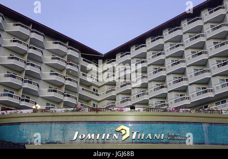 Pattaya, Thaïlande - Jun 20, 2017. Façade de l'hôtel de luxe à la plage de Jomtien à Pattaya, Thaïlande. Jomtien est à environ 3 km au sud de Pattaya et est le foyer de Banque D'Images