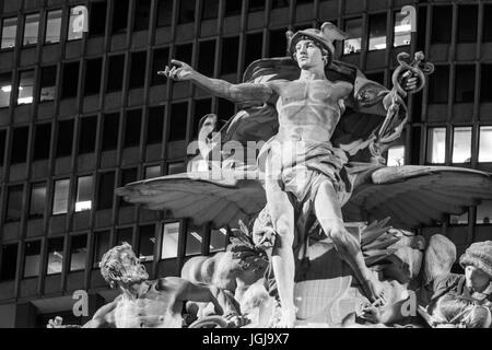 Façade principale de la gare Grand Central Terminal de Manhattan montrant le groupe de sculptures de gloire du commerce Banque D'Images