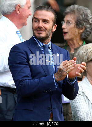 David Beckham se réjouit de Andy Murray après sa victoire sur Fabio Fognini sur cinq jours du tournoi de Wimbledon à l'All England Lawn Tennis et croquet Club, Wimbledon. Banque D'Images