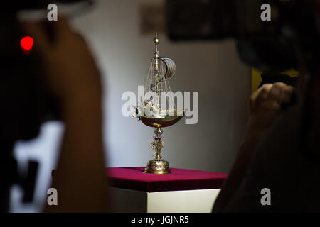 Dresde, Allemagne. 7 juillet, 2017. Le chiffspokal «' (lit. Trophée 'navire'), une partie importante de la Conseil de Dresde, Trésor peuvent être vus au musée de la ville (tadtmuseum «') à Dresde, Allemagne, 7 juillet 2017. Les 67 objets de l'Ratschatz "Dresden" (lit. 'Trésor' du Conseil) ont été perdus dans le chaos après la Seconde Guerre mondiale en 1945. Maintenant, le navire par le trophée à base de Nuremberg goldsmith Tobias Wolff du 17e siècle est retourné à la capitale de l'état de Saxe. Photo : Arno Burgi/dpa-Zentralbild/dpa/Alamy Live News Banque D'Images