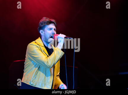 Great Tew, Oxfordshire, UK. 7 juillet 2017. Cornbury Festival Jour 1- le groupe britannique Kaiser Chiefs effectuant à Cornbury Festival, Oxfordshire 7 Juillet 2017 : Crédit photographique DFP/Alamy Live News Banque D'Images