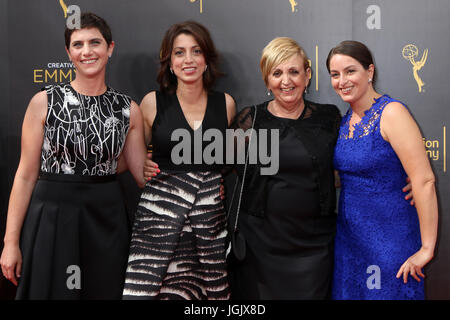 Los Angeles, CA, USA. Sep 11, 2016. LOS ANGELES - jan 11 : Moira Demos, Laura Ricciardi, invités au 2016 Primetime Emmy Awards créative - Jour 2 - Les arrivées au Théâtre de Microsoft le 11 septembre 2016 à Los Angeles, CA : Crédit Kay Blake/ZUMA/Alamy Fil Live News Banque D'Images