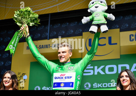 Tour de France : Étape 7 Troyes à Nuits-Saint-Georges, France. 7 juillet, 2017. L'équipe Quick Step Parquet Marcel Kittel (C) de l'Allemagne fête sur le podium après avoir remporté la 7e étape du 104e Tour de France cycliste sur 213,5 km entre Troyes et Nuits-Saint-Georges, France, le 7 juillet 2017. (Xinhua/Chen Yichen) Credit : Xinhua/Alamy Live News Banque D'Images