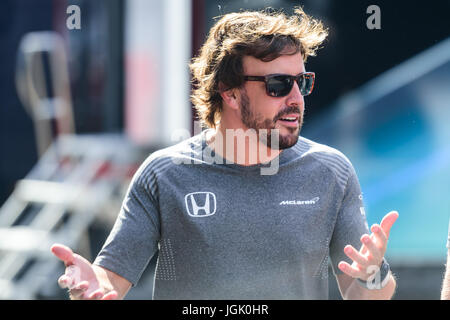 Spielberg, en Autriche. 07Th Juillet, 2017. Fernando Alonso, de l'Espagne est considérée avant la réunion au cours des pilotes F1 Grand Prix d'Autriche lors du Red Bull Ring de Spielberg, en Autriche le 7 juillet 2017. Credit : Jure Makovec/Alamy Live News Banque D'Images