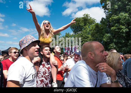 Glasgow, Royaume-Uni. 08 juillet, 2017. fans de bonne humeur au Festival 2017 TRNSMT, Glasgow Green, Glasgowl 08/07/2017 Credit : Gary Mather/Alamy Live News Banque D'Images