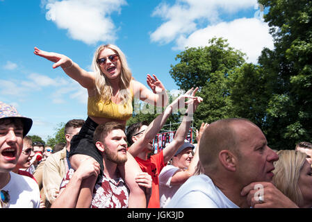 Glasgow, Royaume-Uni. 08 juillet, 2017. fans de bonne humeur au Festival 2017 TRNSMT, Glasgow Green, Glasgowl 08/07/2017 Credit : Gary Mather/Alamy Live News Banque D'Images