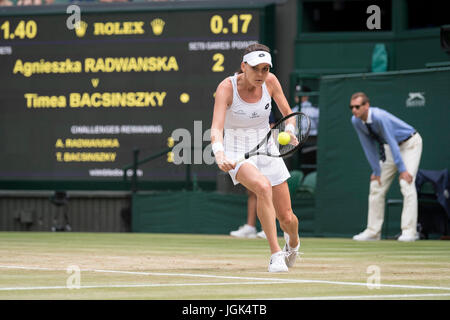 Londres, Royaume-Uni. 8 juillet, 2017. Les Championnats de tennis de Wimbledon 2017 tenue à l'ensemble, au Royaume-Uni. 08 juillet, 2017. Lawn Tennis et croquet Club, Londres, Angleterre, Royaume-Uni. Simple dames - TROISIÈME SÉRIE Agnieszka Radwanska (POL) [9] v Timea Bacsinszky (SUI) [19] Sur la photo :- Agnieszka Radwanska. Credit : Duncan Grove/Alamy Live News Banque D'Images