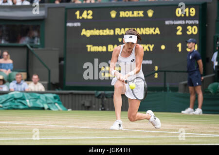 Londres, Royaume-Uni. 8 juillet, 2017. Les Championnats de tennis de Wimbledon 2017 tenue à l'ensemble, au Royaume-Uni. 08 juillet, 2017. Lawn Tennis et croquet Club, Londres, Angleterre, Royaume-Uni. Simple dames - TROISIÈME SÉRIE Agnieszka Radwanska (POL) [9] v Timea Bacsinszky (SUI) [19] Sur la photo :- Agnieszka Radwanska. Credit : Duncan Grove/Alamy Live News Banque D'Images