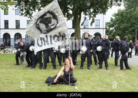 Hambourg, Allemagne. 08 juillet, 2017. Grande manifestation anti G20 à Hambourg.Grande manifestation contre le G20 par l'aile gauche des groupes principalement par des marches du centre de Hambourg. Credit : Iain Masterton/Alamy Live News Banque D'Images