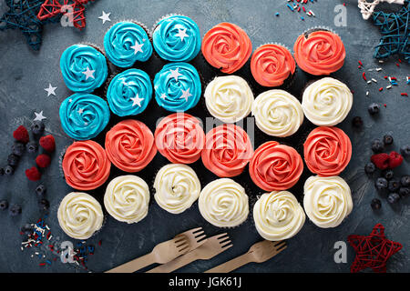 Drapeau américain fait des cupcakes Banque D'Images