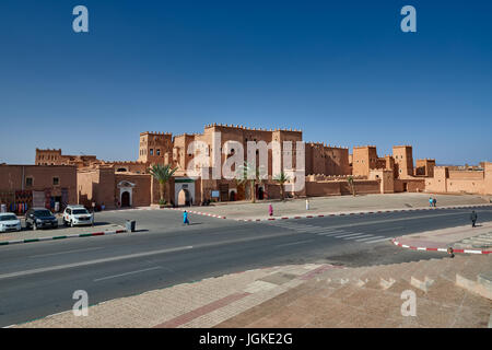 Tourné à l'extérieur de Kasbah de Taourirt, Ouarzazate, Maroc, Afrique Banque D'Images