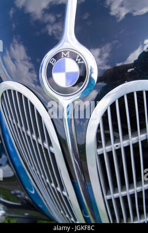 Badge de capot sur capot/vintage BMW Banque D'Images