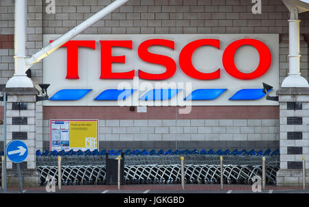 Vue générale d'un supermarché Tesco store. Banque D'Images