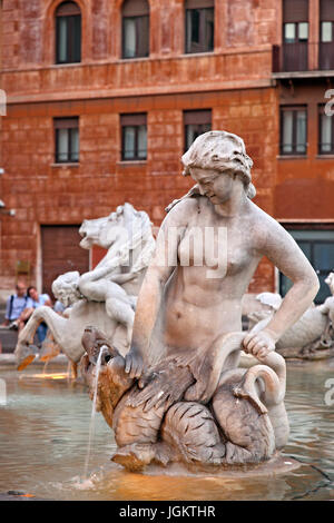 À partir de détails (Fontana del Nettuno (fontaine de Neptune), la Piazza Navona, Rome, Italie Banque D'Images