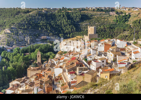 Vue sur Alcala del Jucar village de l'Espagne Banque D'Images