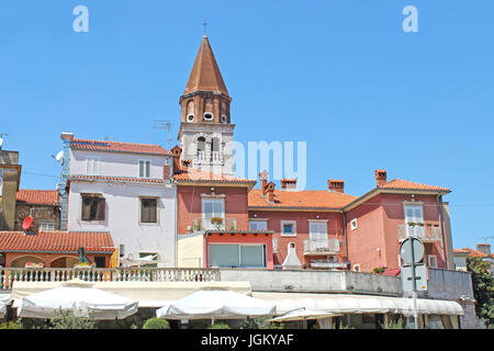 Vue du centre vieille ville de Zadar. La Croatie, Dalmatie du Nord. Tour de l'église croate - Sime (Crkva sv. Sime). Banque D'Images