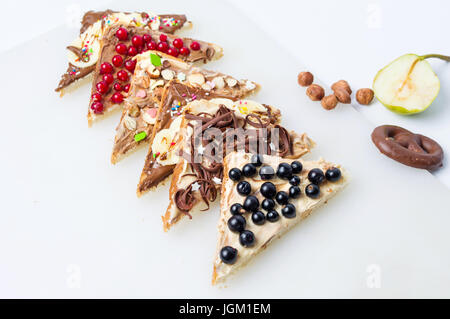 Des sandwichs avec divers fruits et crème de Banque D'Images