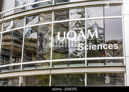 Montréal, Canada - le 26 mai 2017 : l'UQAM École des sciences à l'université avec les bâtiments modernes en verre Banque D'Images