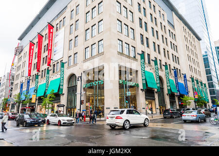 Montréal, Canada - le 26 mai 2017 : La Maison Simons magasin détaillant de mode au centre-ville, dans la région du Québec Banque D'Images