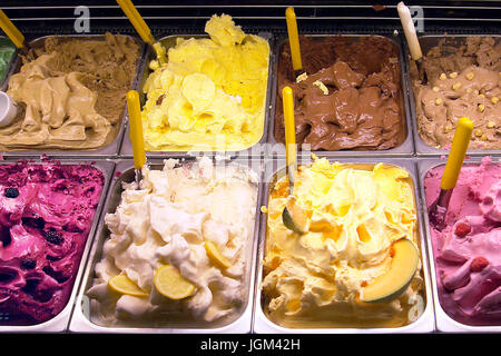 L'Europe, Italie, Toscane, Toscane, Florence, de la glace, de la crème glacée, glace italienne, différent, genre, genres, citron, glace à la cerise, Mangoeis, crème glacée au chocolat, Banque D'Images