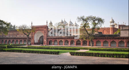 Vue de l'ancien fort d'Agra, Inde. Le Fort est situé sur la rive droite de la rivière Yamuna dans la ville d'Agra dans l'Uttar Pradesh. Banque D'Images