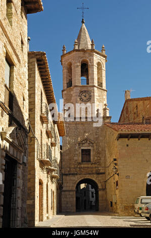 La Asucion et église Cristo Rey square à Cantavieja, Maestrazgo, Teruel province, Aragon, Espagne Banque D'Images