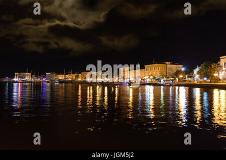 La ville de Porec voile port de nuit. La Croatie Banque D'Images