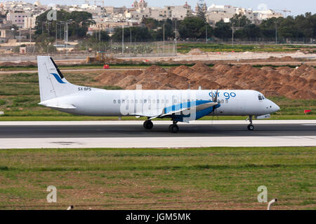 Luqa (Malte, 13 Décembre 2010 : Compagnies aériennes British Aerospace ATP AirGo(F) [SX-BPS] Piste d'atterrissage 31. Banque D'Images