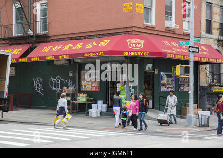 Coin des rues du marché et Henry dans le Lower East Side, Manhattan, New York. Banque D'Images