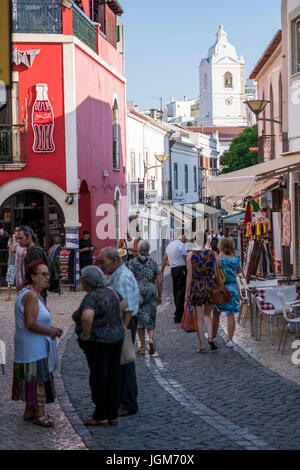 L'Europe, Portugal, Algarve, Lagos, Vieille Ville, pelican crossing Banque D'Images