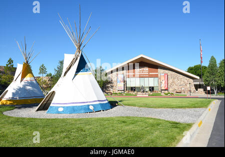 CODY, WYOMING - 24 juin 2017 : tipis at Buffalo Bill Centre de l'Ouest. Un complexe de cinq musées et une bibliothèque de recherche avec l'histoire naturelle, Banque D'Images