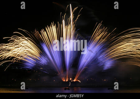 Les fusées d'artifice - lumineux - Berlin 2010, Feuerwerk - Leuchtraketen - Berlin 2010 Banque D'Images