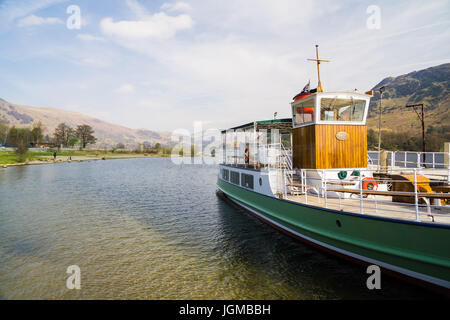 La dame Wakefield bateau sur le lac Ullswater Banque D'Images