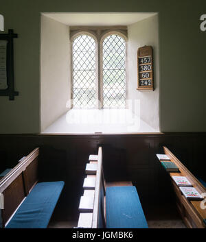 L'intérieur de St John's, dans la vallée du lac église près de Derwent dans le Lake District en Cumbrie, UK Banque D'Images