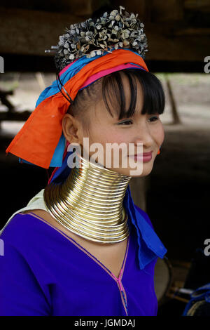 Les femmes à long cou, cirques Padaung avec Mae Hong Son en Thaïlande, Langhalsfrauen, Karen Padaung bei Mae Hong Son en Thaïlande Banque D'Images