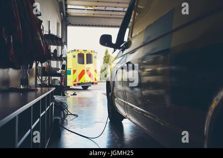 La station de service médical d'urgence. Alarme pour l'équipe de paramédics en ambulance. Thème de sauvetage, aide et espoir. Banque D'Images