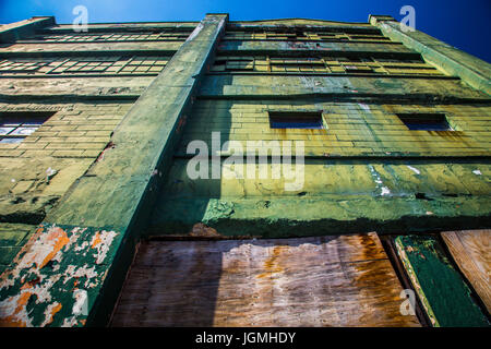 Grungy usine abandonnée exterior Banque D'Images