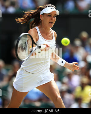 Agnieszka Radwanska contre Timea Bacsinszky en action sur la sixième journée des championnats de Wimbledon à l'All England Lawn Tennis et croquet Club, Wimbledon. Banque D'Images