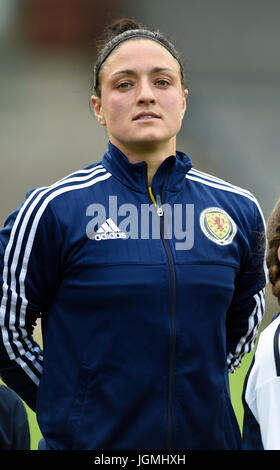 Gemma Fay en Écosse pendant les hymnes avant le match du défi international au parc Stark, Kirkcaldy. APPUYEZ SUR ASSOCIATION photo. Date de la photo : vendredi 7 juillet 2017. Voir PA Story FOOTBALL Scotland Women. Le crédit photo devrait se lire comme suit : Ian Rutherford/PA Wire. Banque D'Images