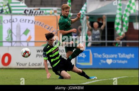 Stuart du Celtic Shamrock Rovers avec Armstrong' Cian Collins (à gauche) lors de la pré-saison friendly au stade de Tallaght, Dublin. Banque D'Images