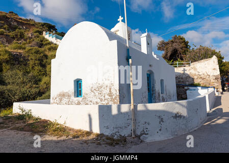 Blanc traditionnel dans l'église du village de Klima. Île de Milos, Cyclades, en Grèce. Banque D'Images