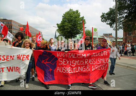 Hambourg, Allemagne. 08 juillet, 2017. Autour de 76.000 personnes se sont rassemblées pacifiquement à Hambourg pour protester contre G20 et à la solidarité. Crédit : Alexander Pohl/Pacific Press/Alamy Live News Banque D'Images