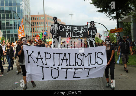 Hambourg, Allemagne. 08 juillet, 2017. Autour de 76.000 personnes se sont rassemblées pacifiquement à Hambourg pour protester contre G20 et à la solidarité. Crédit : Alexander Pohl/Pacific Press/Alamy Live News Banque D'Images