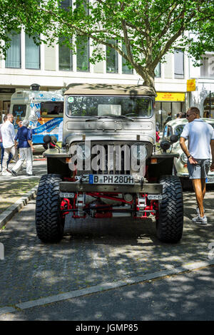 BERLIN - 17 juin 2017 : les véhicules utilitaires légers militaires Willys MB. Les Classic Days Berlin 2017. Banque D'Images