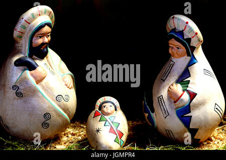 Crèche de Noël avec la sainte famille de style latino-américain avec l'enfant Jésus Banque D'Images