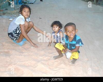 Les enfants de la pauvreté de Poipet au Cambodge la province de Banteay Meanchey Banque D'Images