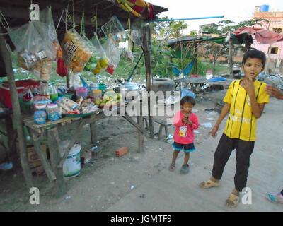 Les enfants de la pauvreté de Poipet au Cambodge la province de Banteay Meanchey Banque D'Images