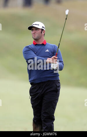 Jon Rahm en Espagne sur le deuxième trou pendant le quatrième jour de l'Open d'Irlande duty Free de Dubaï au club de golf de Portstewart. APPUYEZ SUR ASSOCIATION photo. Date de la photo: Dimanche 9 juillet 2017. Voir PA Story GOLF Irish. Le crédit photo devrait se lire comme suit : Niall Carson/PA Wire. Banque D'Images