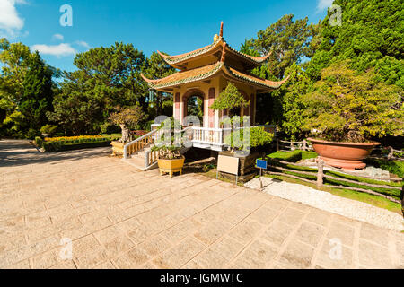 Vieux Temples à Da Lat, Vietnam. Pagode Linh Son Banque D'Images